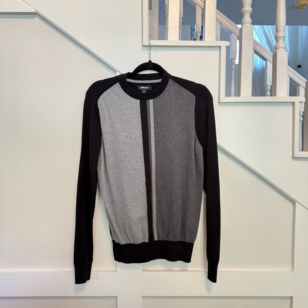 DKNY Men's Pull Over Sweater in Color Block Black and Gray size S